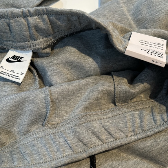 NEW Nike Tech Joggers - Picture 5 of 7